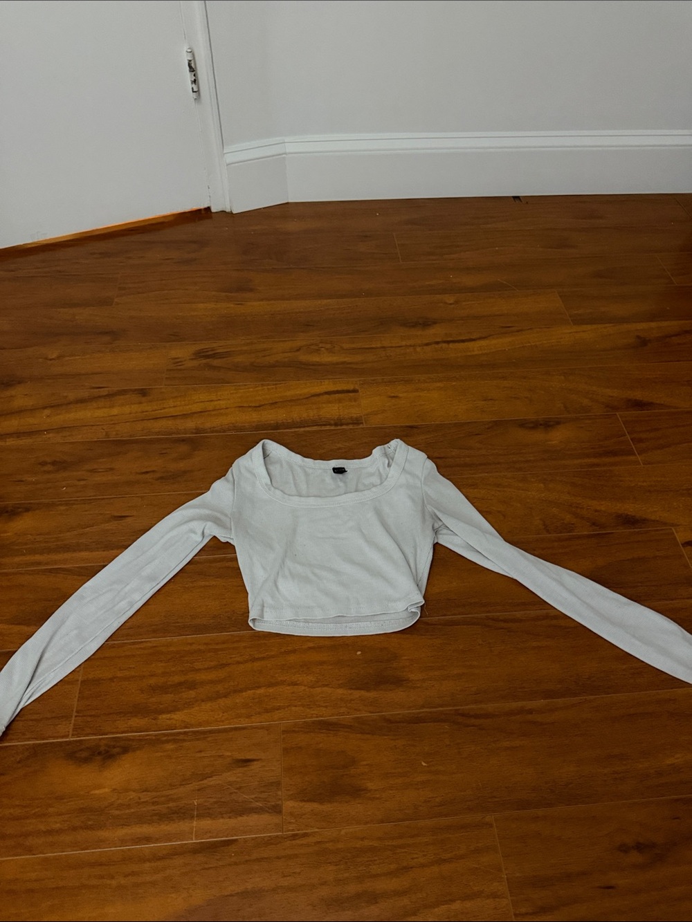 Women’s White Long Sleeve Cropped Top